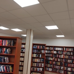 Nowe lampy w bibliotece